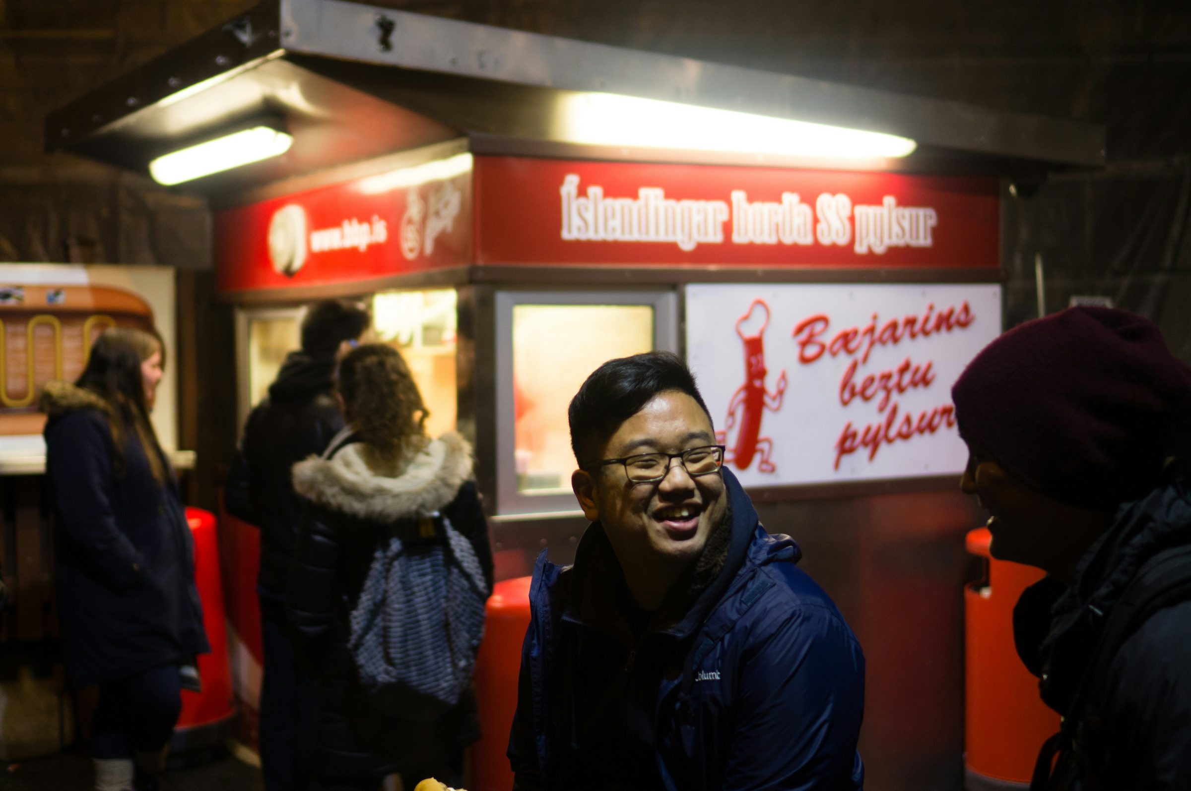 People waiting at an Icelandic hot dog stand in Reykjavík
